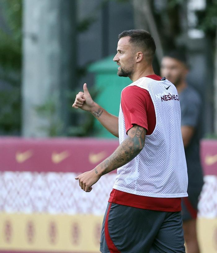 Galatasaray haberi: Haris Seferovic ve Leo Dubois ilk antrenmanlarına çıktılar