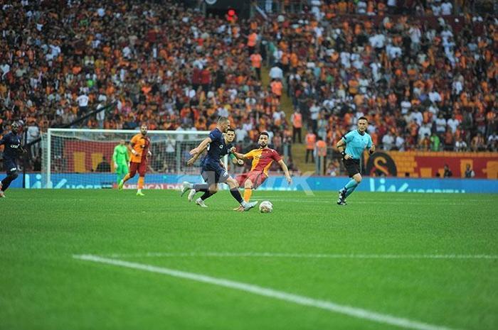 Galatasaray-Kasımpaşa maçında Okan Buruk ve Haris Seferovic rüzgarı