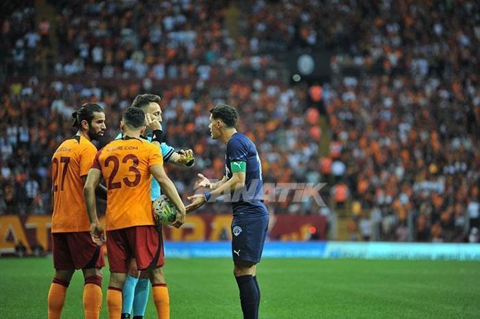 Galatasaray-Kasımpaşa maçında Okan Buruk ve Haris Seferovic rüzgarı