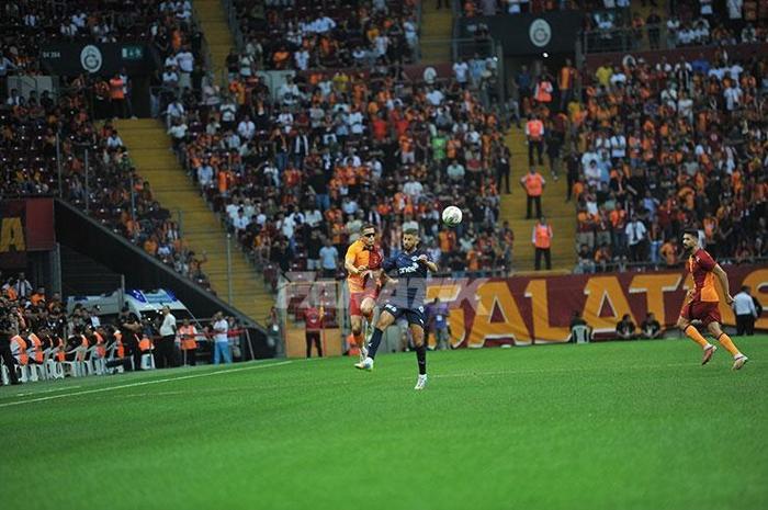 Galatasaray-Kasımpaşa maçında Okan Buruk ve Haris Seferovic rüzgarı