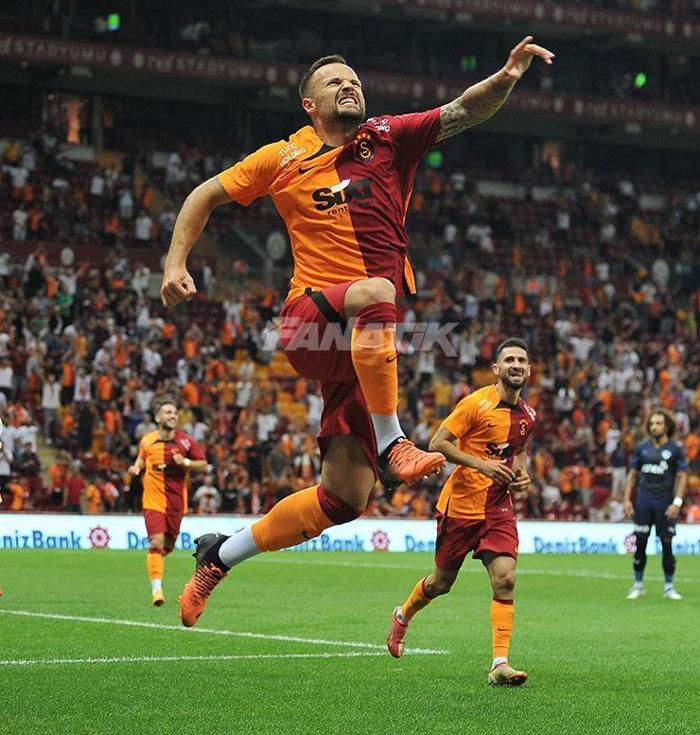 Galatasaray-Kasımpaşa maçında Okan Buruk ve Haris Seferovic rüzgarı