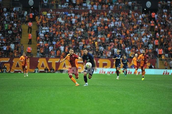 Galatasaray-Kasımpaşa maçında Okan Buruk ve Haris Seferovic rüzgarı