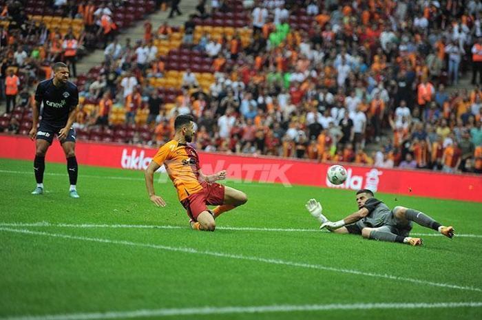 Galatasaray-Kasımpaşa maçında Okan Buruk ve Haris Seferovic rüzgarı