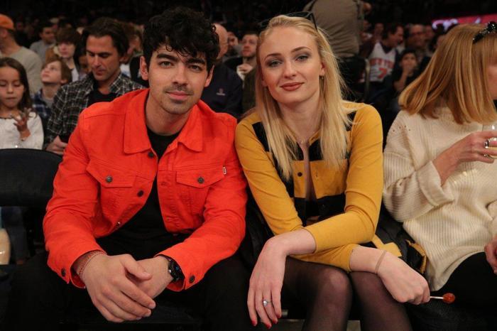 Sophie Turner ile Joe Jonasın NBA romantizmi