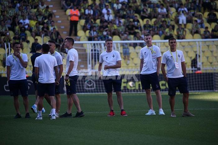 Fenerbahçe-Dinamo Kiev maçı öncesi dikkat çeken görüntü Lucescu ve taraftarlar...