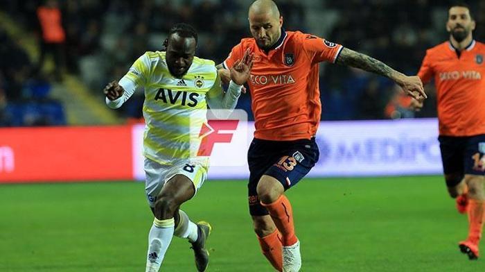 Başakşehir - Fenerbahçe maçında gerilim Emre Belözoğlu...