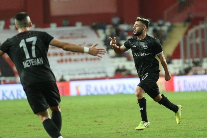 BEŞİKTAŞ, VARGAS İLE İLGİLENİYOR