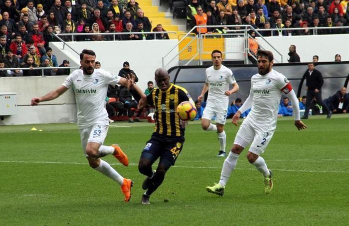 Ankaragücü teknik direktörü golden sonra yere yığıldı