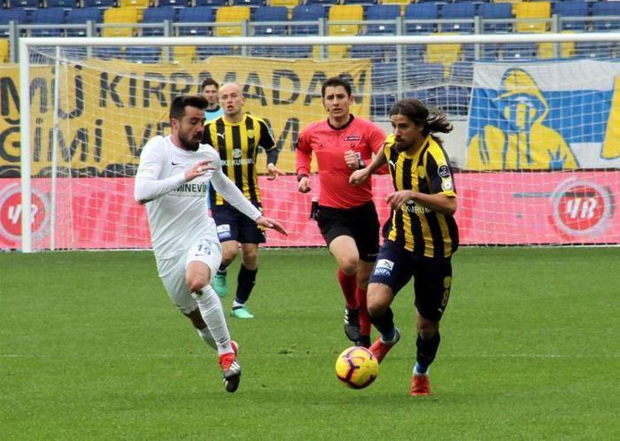 Ankaragücü teknik direktörü golden sonra yere yığıldı