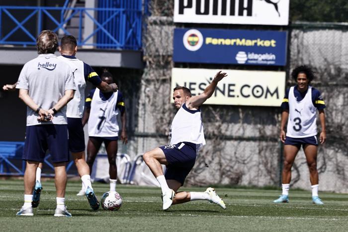 Fenerbahçede yeni transfer Alioski idmana çıktı