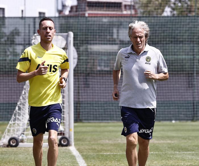 Fenerbahçede yeni transfer Alioski idmana çıktı