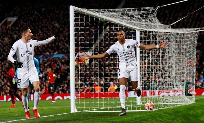 Di Mariadan Manchester United tribünlerine: F.. off