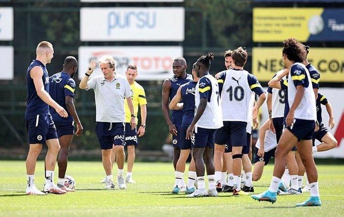 Son dakika Fenerbahçe transfer haberi İşte Szalai için yapılan teklif ve sarı lacivertlilerin cevabı