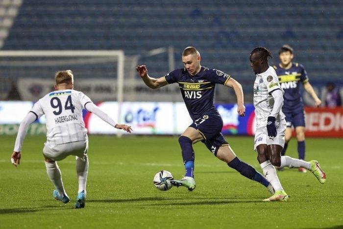 Son dakika Fenerbahçe transfer haberi İşte Szalai için yapılan teklif ve sarı lacivertlilerin cevabı