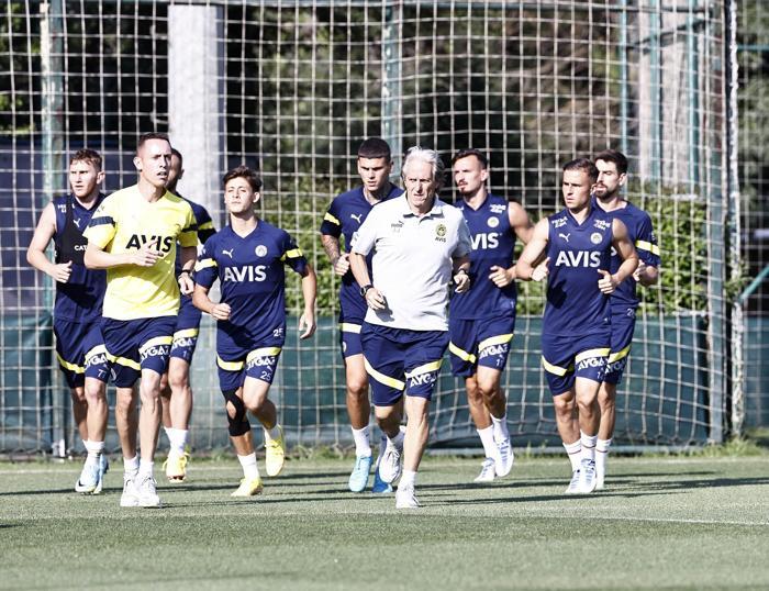 Fenerbahçede yeni transfer İrfan Can Eğribayat ilk idmanına çıktı