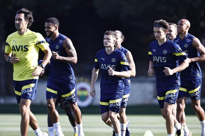 Fenerbahçede yeni transfer İrfan Can Eğribayat ilk idmanına çıktı