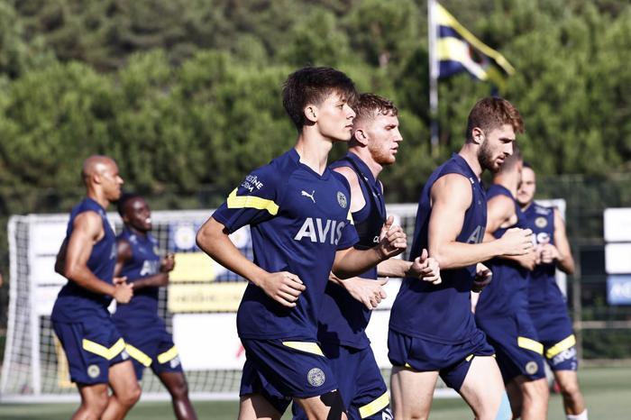 Fenerbahçede yeni transfer İrfan Can Eğribayat ilk idmanına çıktı