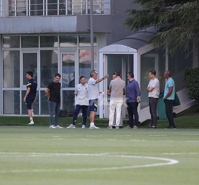Fenerbahçe idmanında kritik toplantı Jorge Jesus ve Ali Koç...