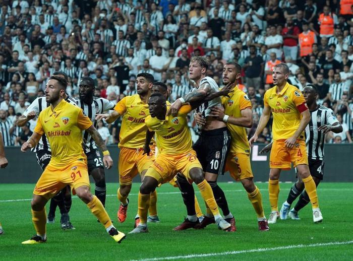 Fanatik yazarları Beşiktaş - Kayserispor maçını kalem aldı