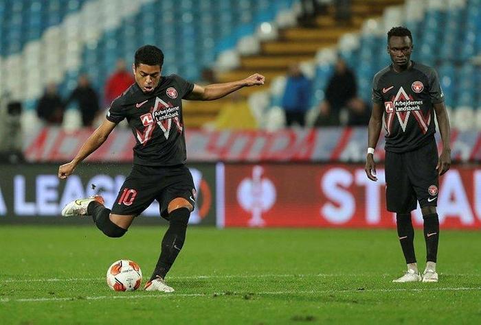 Son dakika Galatasaray transfer haberi: Premier Ligden bir yıldız daha...
