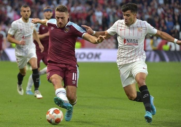 Son dakika Galatasaray transfer haberi: Premier Ligden bir yıldız daha...