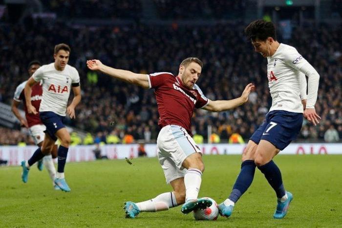 Son dakika Galatasaray transfer haberi: Premier Ligden bir yıldız daha...