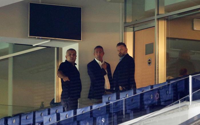 Fenerbahçede Başkan Ali Koç, taraftarlarla tartıştı