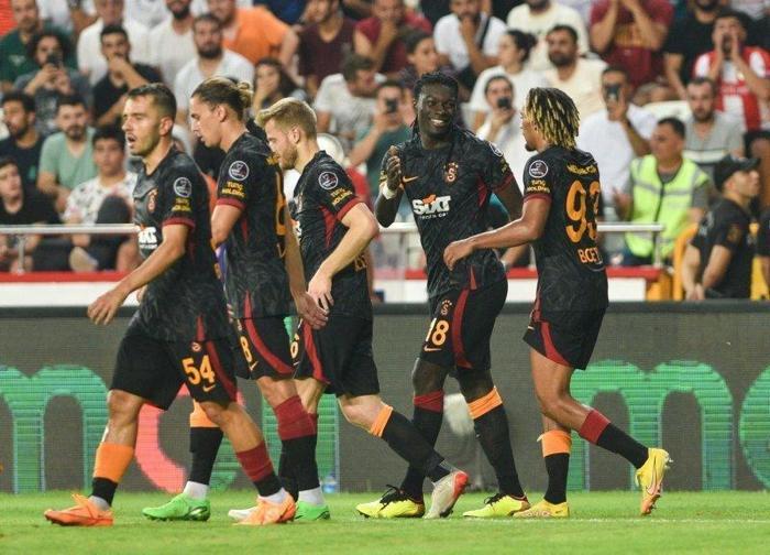 Galatasaraydan bir bomba daha Memphis Depay...