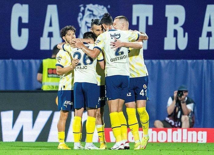 Son dakika Fenerbahçe haberi Sarı lacivertlilerde sürpriz ayrılık