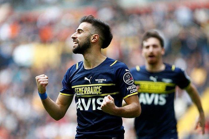 Son dakika Fenerbahçe haberi Sarı lacivertlilerde sürpriz ayrılık