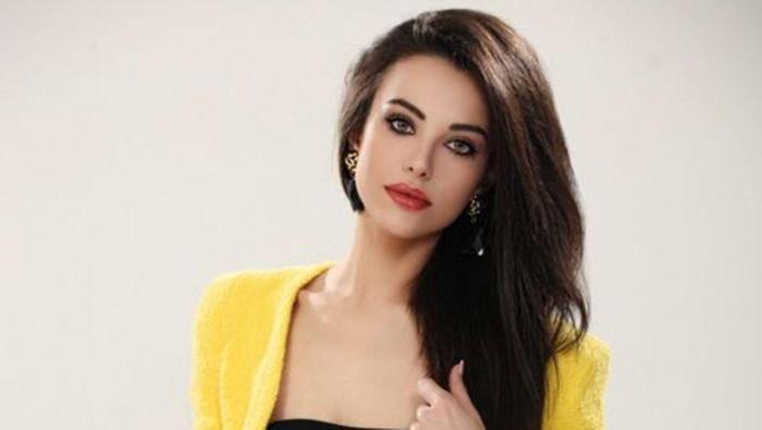 Tuvana Türkay kadın arkadaşıyla öpüştü