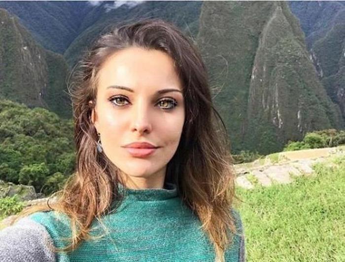 Tuvana Türkay kadın arkadaşıyla öpüştü
