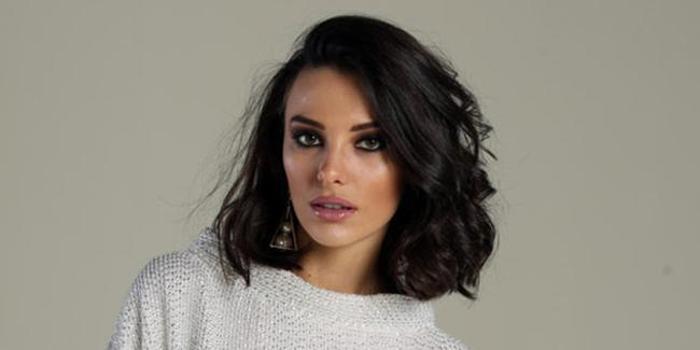 Tuvana Türkay kadın arkadaşıyla öpüştü