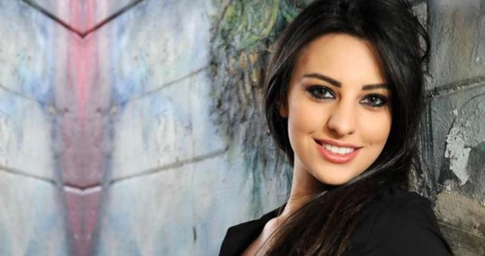 Tuvana Türkay kadın arkadaşıyla öpüştü