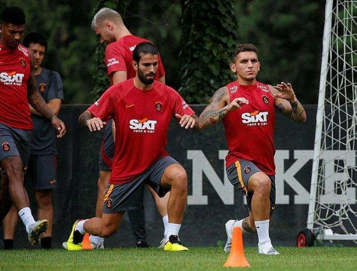 Son dakika Galatasaray haberi Okan Buruk biletlerini kesti Cim Bomda 4 ayrılık