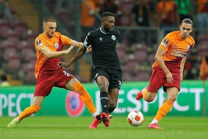 Son dakika Galatasaray haberi Okan Buruk biletlerini kesti Cim Bomda 4 ayrılık