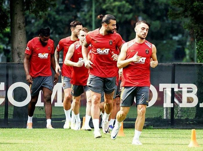 Son dakika Galatasaray haberi Okan Buruk biletlerini kesti Cim Bomda 4 ayrılık