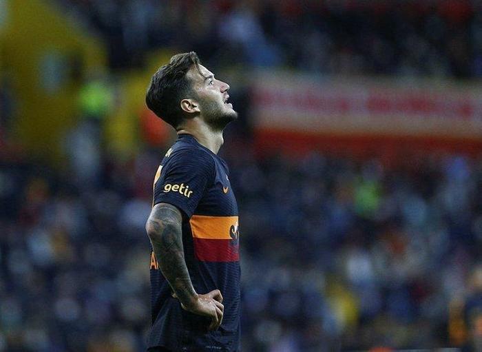 Son dakika Galatasaray haberi Okan Buruk biletlerini kesti Cim Bomda 4 ayrılık