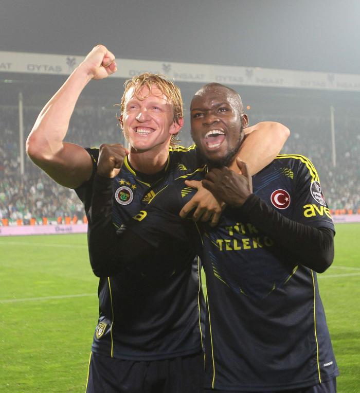 10) Solda Sow, sağda Kuyt, ileride Emenike, Webo...