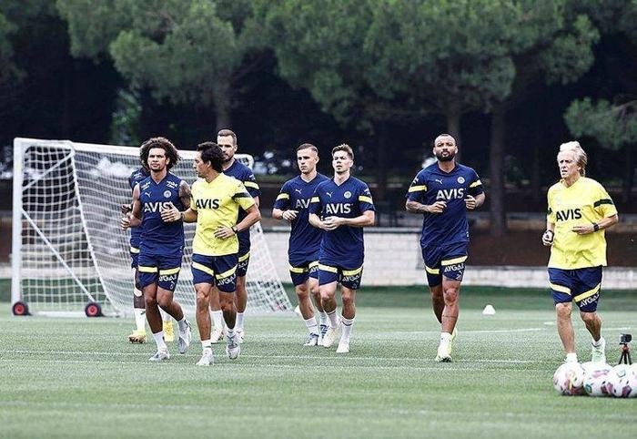 Son dakika Fenerbahçe transfer haberi Attila Szalanin yerine Rodrigo Becao