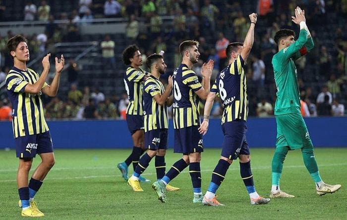 Son dakika Fenerbahçe transfer haberi Attila Szalanin yerine Rodrigo Becao