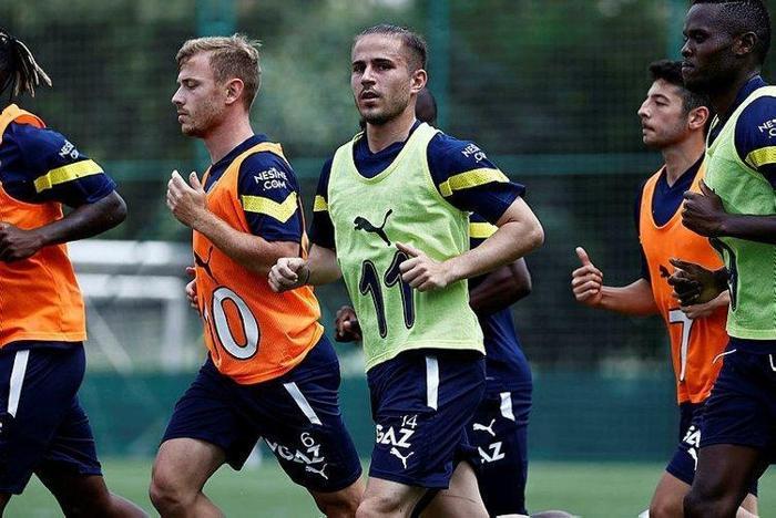 Son dakika Fenerbahçe transfer haberi Attila Szalanin yerine Rodrigo Becao