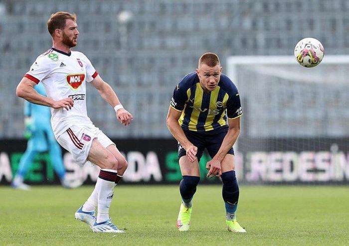 Son dakika Fenerbahçe transfer haberi Attila Szalanin yerine Rodrigo Becao