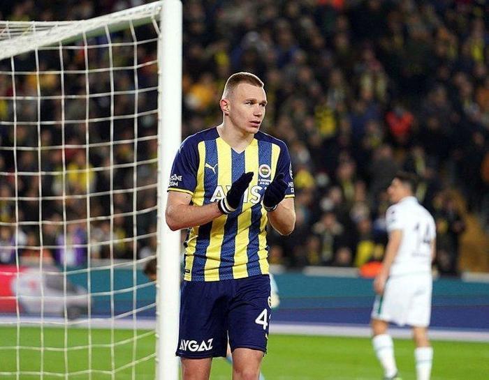 Son dakika Fenerbahçe transfer haberi Attila Szalanin yerine Rodrigo Becao