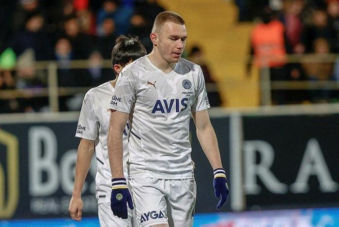 Son dakika Fenerbahçe transfer haberi Attila Szalanin yerine Rodrigo Becao