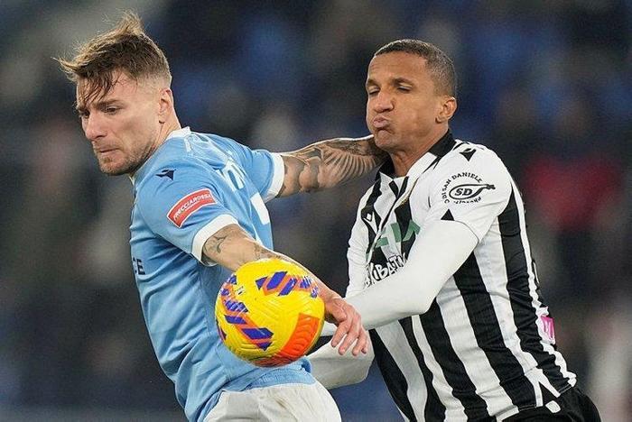 Son dakika Fenerbahçe transfer haberi Attila Szalanin yerine Rodrigo Becao