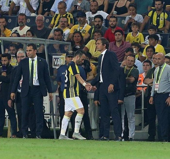 Fenerbahçeli yıldız gemileri yaktı