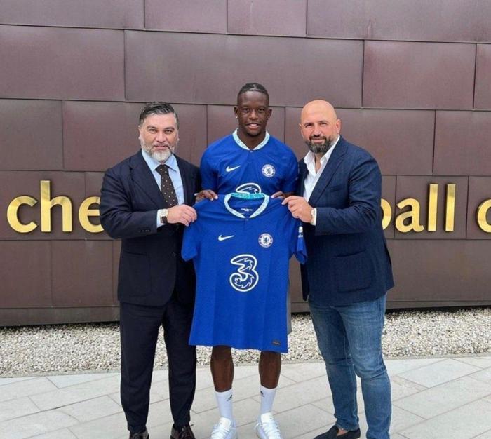 Avrupada transferin son saatlerinde dikkat çeken hamleler İşte resmen biten transferler
