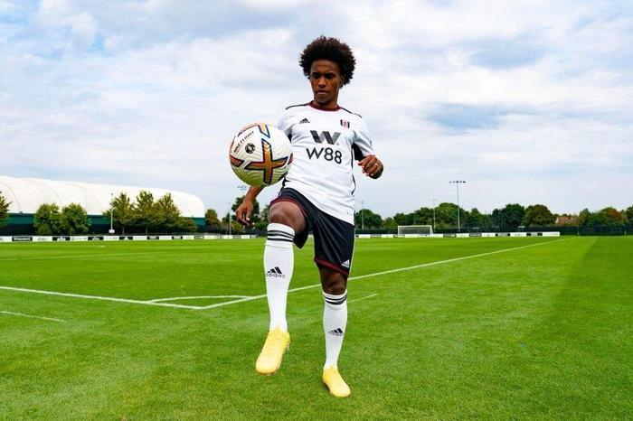 Avrupada transferin son saatlerinde dikkat çeken hamleler İşte resmen biten transferler
