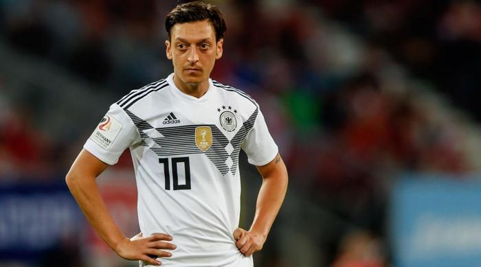 Mesut Özilin menajerinden olay açıklamalar